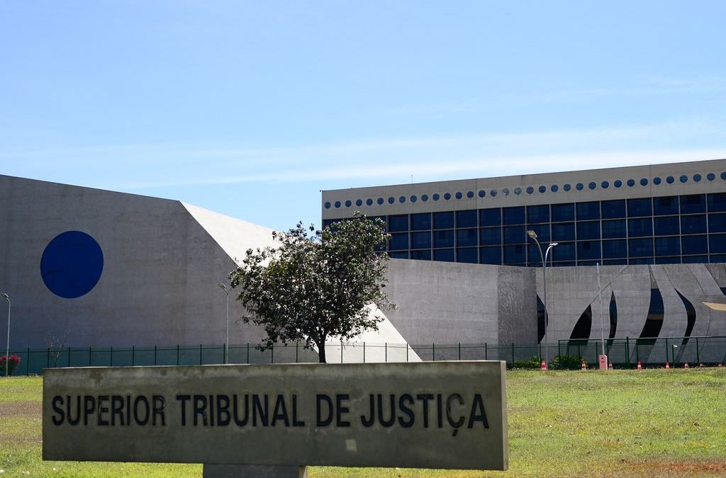 STJ: incide IRPF sobre subscrição de ações paga em atraso e bonificações