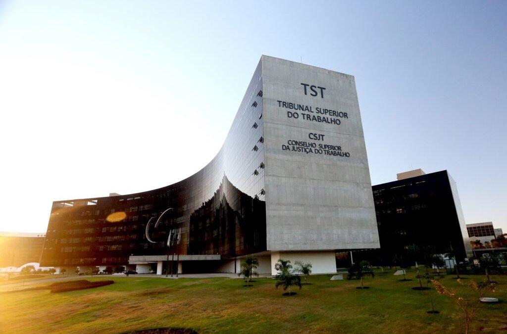 TST passa a considerar horas extras no cálculo de 13º salário, FGTS e férias